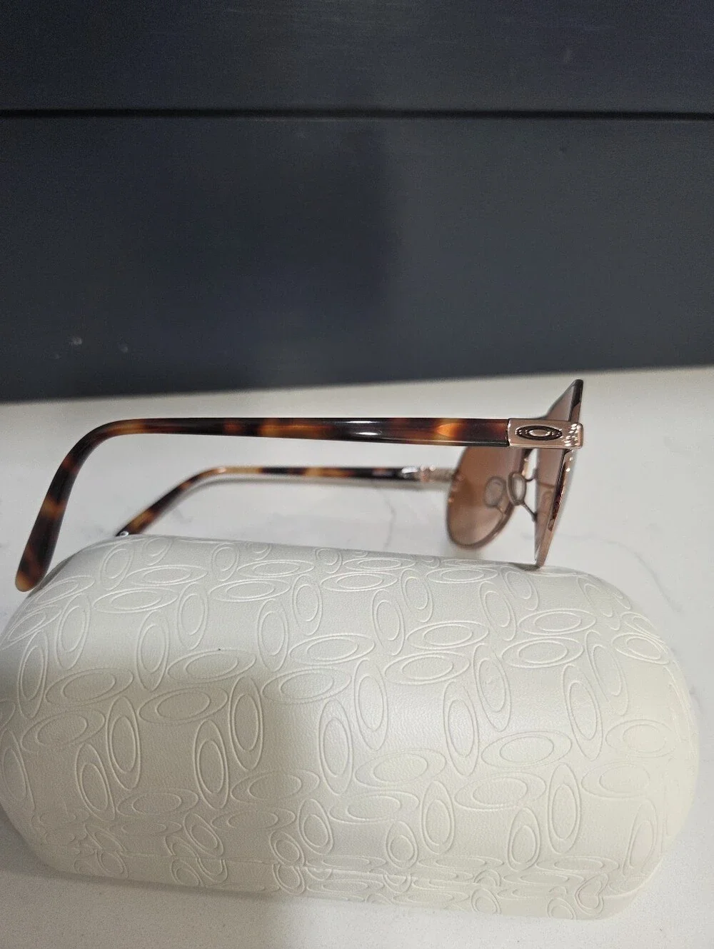 Oakley Feedback Rose Gold Pilot Sunglasses Brown Gradient Lenses 004079-01 -Case